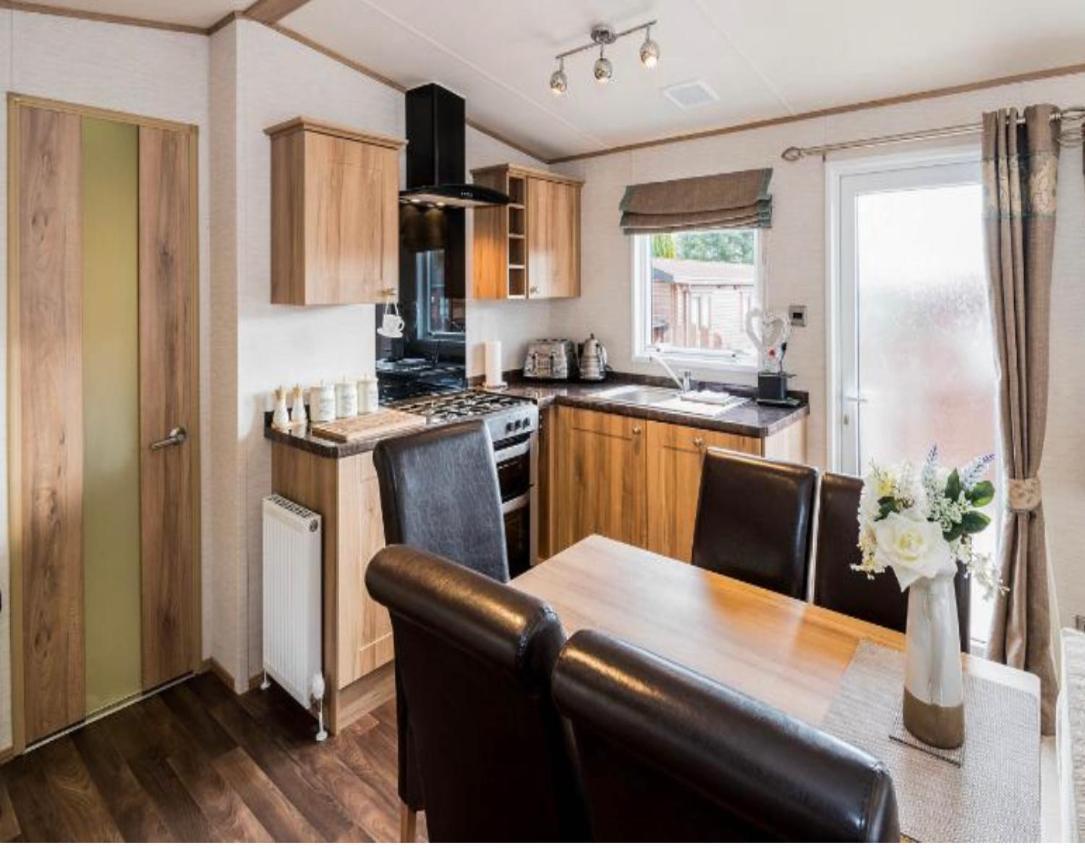Cairn View Chalet Villa Авимор Екстериор снимка