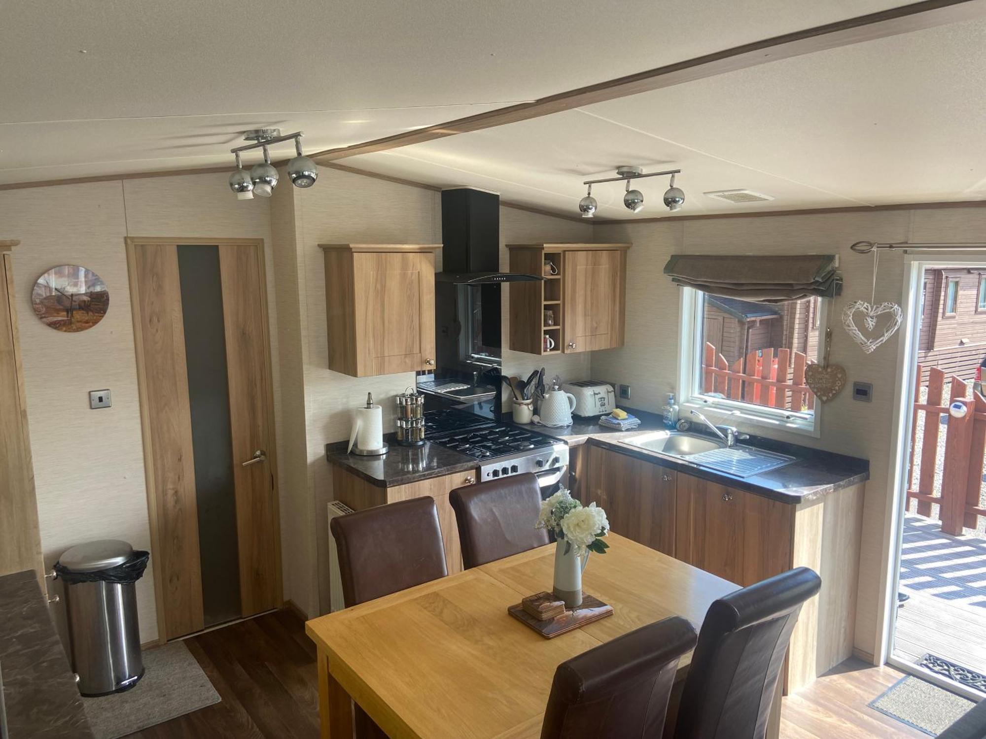 Cairn View Chalet Villa Авимор Екстериор снимка